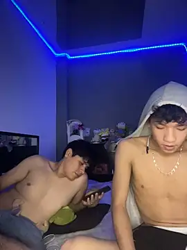 Snapshot of Kailertwink chatting on June 3, 2026, 11:43 pm Kailertwink online show from June 3, 2026, 11:43 pm
