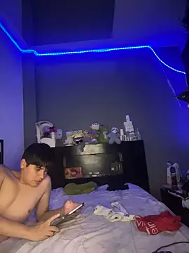Snapshot of Kailertwink chatting on June 7, 2026, 6:44 pm Kailertwink online show from June 7, 2026, 6:44 pm
