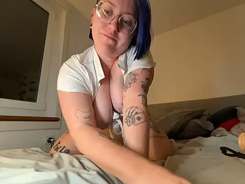 lablonde2025 online show from March 9, 2026, 10:36 pm