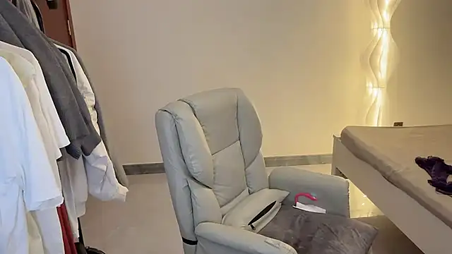 Robin-o3 online show from November 2, 2025, 5:48 pm