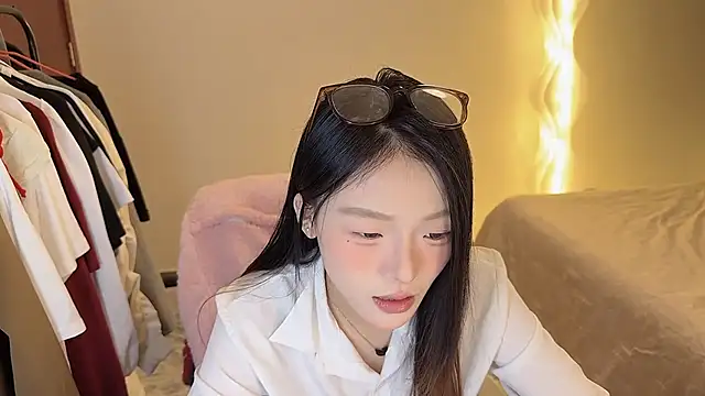 Robin-o3 online show from November 14, 2025, 2:05 pm