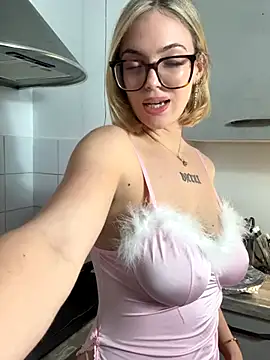 Snapshot of zoeypink chatting on November 26, 2025, 6:31 pm zoeypink online show from November 26, 2025, 6:31 pm