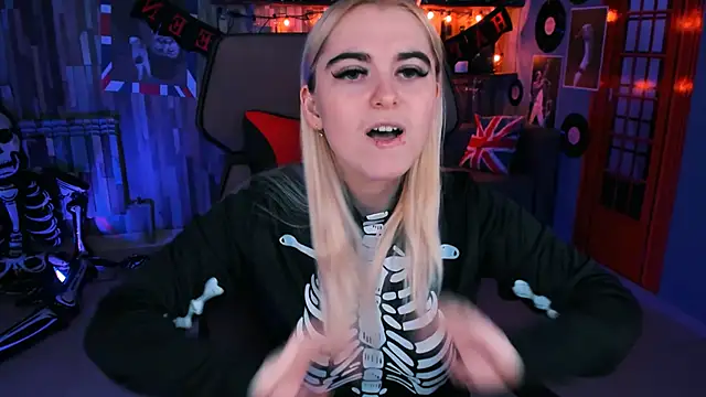 Stef Nicks online show from October 31, 2025, 9:10 am