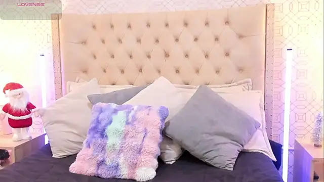 Snapshot of SuccubusDolly chatting on November 19, 2025, 8:42 pm SuccubusDolly online show from November 19, 2025, 8:42 pm