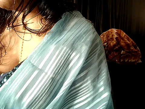 Anaconda-Mall online show from December 15, 2025, 6:23 pm