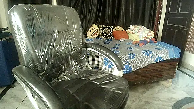 Snapshot of Anaconda-Mall chatting on April 30, 2026, 7:20 pm Anaconda-Mall online show from April 30, 2026, 7:20 pm