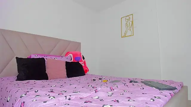 emy colee  online show from October 11, 2025, 9:57 pm