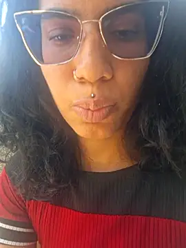 Snapshot of RavenShyfit chatting on November 9, 2025, 3:21 pm RavenShyfit online show from November 9, 2025, 3:21 pm