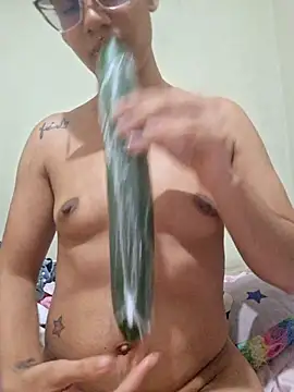 Snapshot of RavenShyfit chatting on November 11, 2025, 8:53 pm RavenShyfit online show from November 11, 2025, 8:53 pm