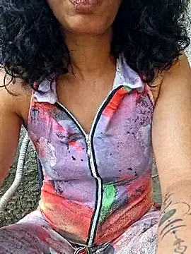 Snapshot of RavenShyfit chatting on December 2, 2025, 8:04 pm RavenShyfit online show from December 2, 2025, 8:04 pm