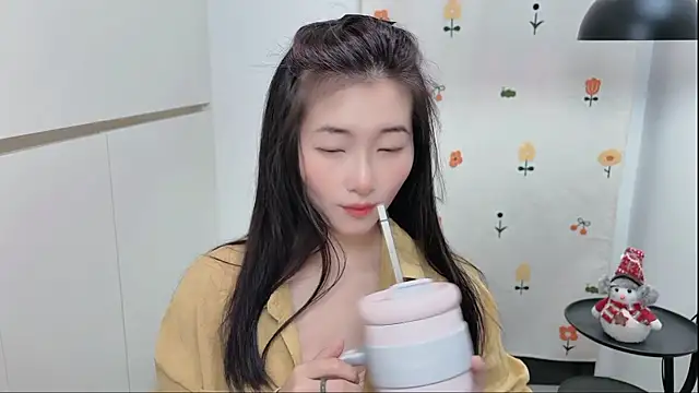 Rosalind xixi online show from May 10, 2026, 3:12 am