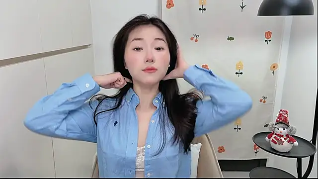 Rosalind xixi online show from May 18, 2026, 4:07 am