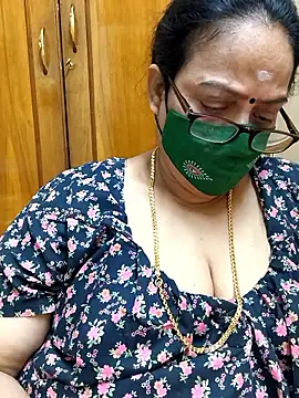 Snapshot of heera-rani chatting on January 6, 2026, 4:27 am heera-rani online show from January 6, 2026, 4:27 am