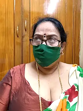 Snapshot of heera-rani chatting on January 7, 2026, 7:22 am heera-rani online show from January 7, 2026, 7:22 am