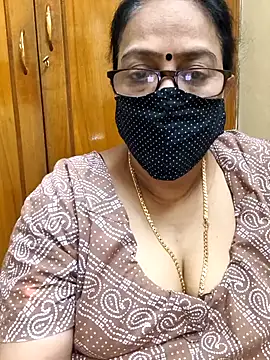 Snapshot of heera-rani chatting on January 10, 2026, 5:20 am heera-rani online show from January 10, 2026, 5:20 am