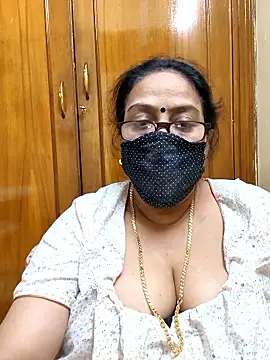 Snapshot of heera-rani chatting on January 11, 2026, 9:14 am heera-rani online show from January 11, 2026, 9:14 am