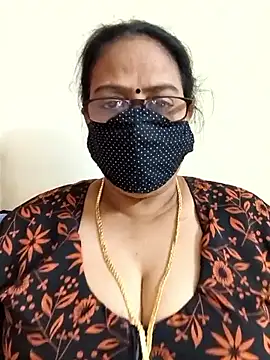 Snapshot of heera-rani chatting on January 18, 2026, 8:07 am heera-rani online show from January 18, 2026, 8:07 am