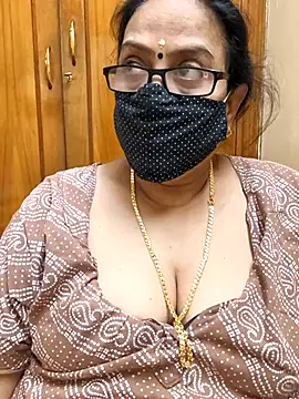 Snapshot of heera-rani chatting on February 1, 2026, 10:25 am heera-rani online show from February 1, 2026, 10:25 am