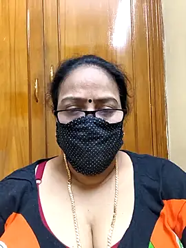 Snapshot of heera-rani chatting on February 7, 2026, 7:45 am heera-rani online show from February 7, 2026, 7:45 am