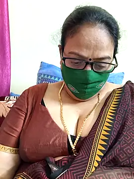 Snapshot of heera-rani chatting on March 1, 2026, 5:42 am heera-rani online show from March 1, 2026, 5:42 am