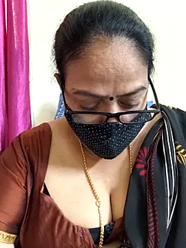 Snapshot of heera-rani chatting on March 6, 2026, 6:54 am heera-rani online show from March 6, 2026, 6:54 am