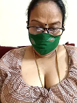 Snapshot of heera-rani chatting on April 1, 2026, 7:42 am heera-rani online show from April 1, 2026, 7:42 am