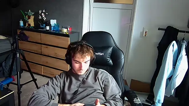 Snapshot of Rudi2007Eye chatting on February 11, 2026, 2:22 pm Rudi2007Eye online show from February 11, 2026, 2:22 pm