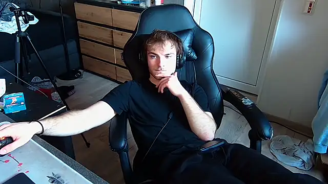 Snapshot of Rudi2007Eye chatting on February 26, 2026, 2:49 pm Rudi2007Eye online show from February 26, 2026, 2:49 pm