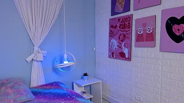 Hannahpage online show from November 10, 2025, 12:04 pm