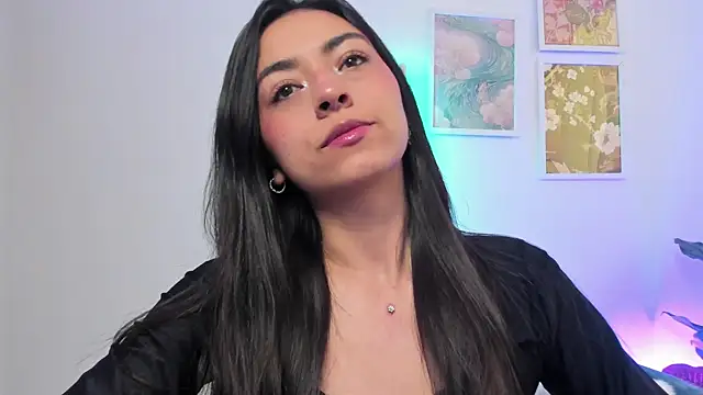 canelleGarces online show from November 30, 2025, 4:22 pm