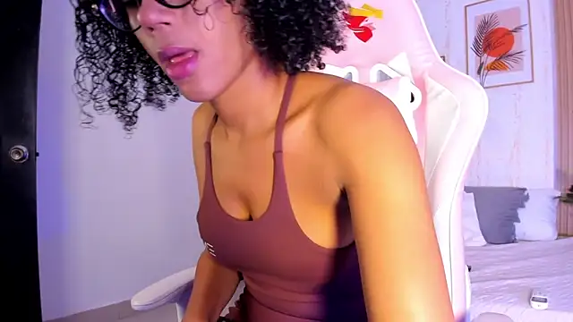 Snapshot of Ayleen_Dunkan chatting on October 31, 2025, 12:39 pm Ayleen Dunkan online show from October 31, 2025, 12:39 pm