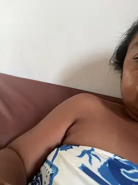 Snapshot of Kamilinha2 chatting on February 24, 2026, 9:29 am Kamilinha2 online show from February 24, 2026, 9:29 am