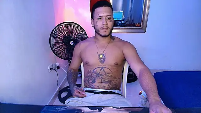 Snapshot of crow_black00 chatting on August 7, 2026, 2:57 am crow black00 online show from August 7, 2026, 2:57 am