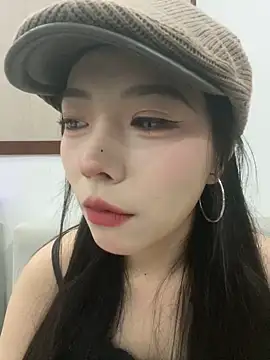 yuanyuanzi99 online show from September 19, 2025, 12:28 pm