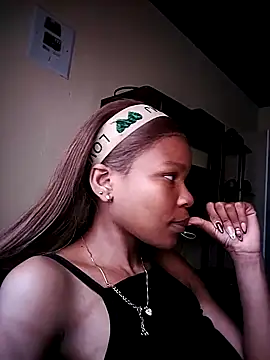 Seductive Yellow Titties online show from October 28, 2025, 7:01 am