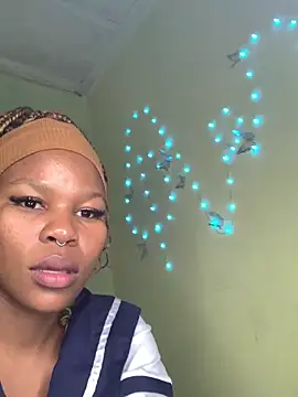 Seductive Yellow Titties online show from May 26, 2026, 7:54 pm