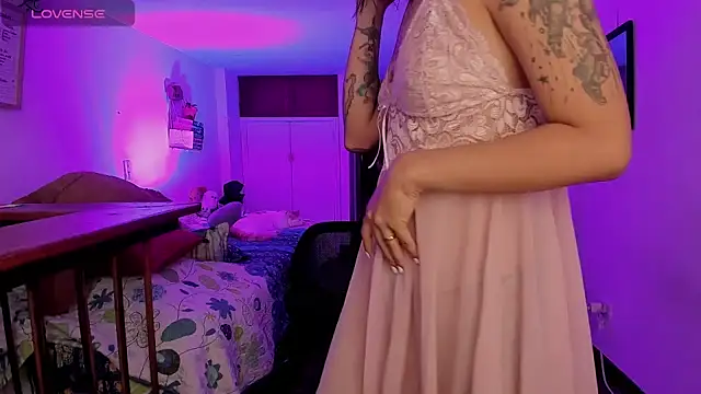 Snapshot of atenea_dragon__ chatting on November 6, 2025, 8:43 pm atenea dragon online show from November 6, 2025, 8:43 pm