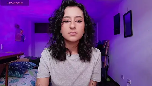 Snapshot of atenea_dragon__ chatting on November 26, 2025, 8:43 pm atenea dragon online show from November 26, 2025, 8:43 pm