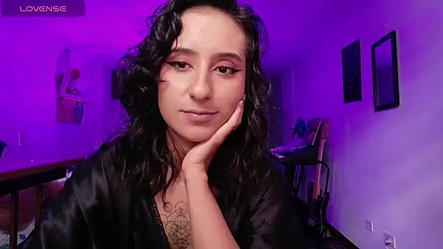 Snapshot of atenea_dragon__ chatting on December 3, 2025, 8:29 pm atenea dragon online show from December 3, 2025, 8:29 pm