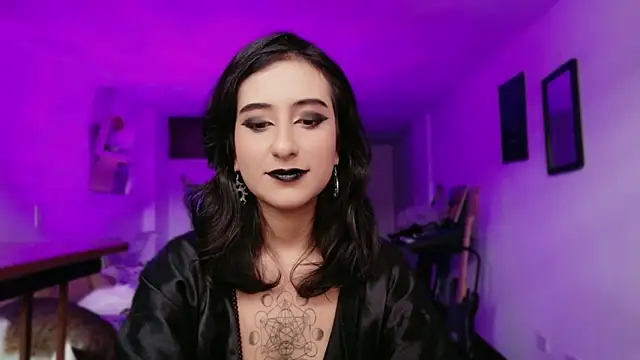 Snapshot of atenea_dragon__ chatting on December 17, 2025, 8:59 pm atenea dragon online show from December 17, 2025, 8:59 pm