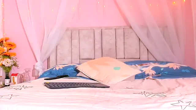 Rachellcooperrr online show from October 31, 2025, 5:03 pm