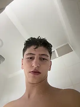 Snapshot of aronn_tay chatting on November 3, 2025, 11:48 pm aronn tay online show from November 3, 2025, 11:48 pm