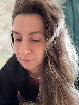 EvvaMur online show from April 9, 2026, 6:19 am