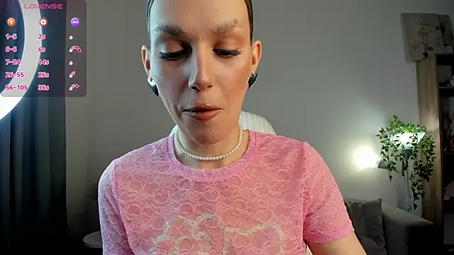 Ice Strawberry online show from November 16, 2025, 3:01 am