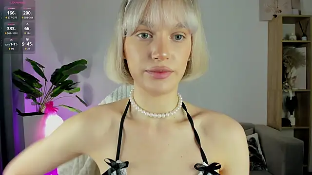 Ice Strawberry online show from April 4, 2026, 3:05 am