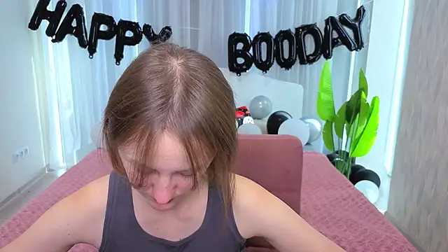 LuluChiiii online show from October 31, 2025, 10:49 am