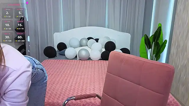 LuluChiiii online show from November 7, 2025, 11:10 am