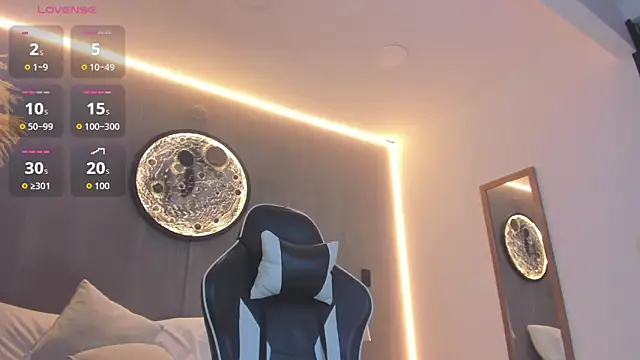 luccia smith online show from October 29, 2025, 2:36 am