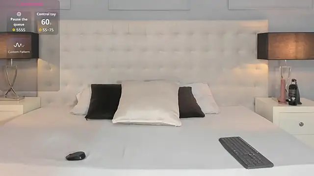 KellyRooss online show from November 15, 2025, 12:13 pm