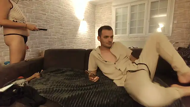 Snapshot of CoupleX85 chatting on September 27, 2025, 7:41 pm CoupleX85 online show from September 27, 2025, 7:41 pm